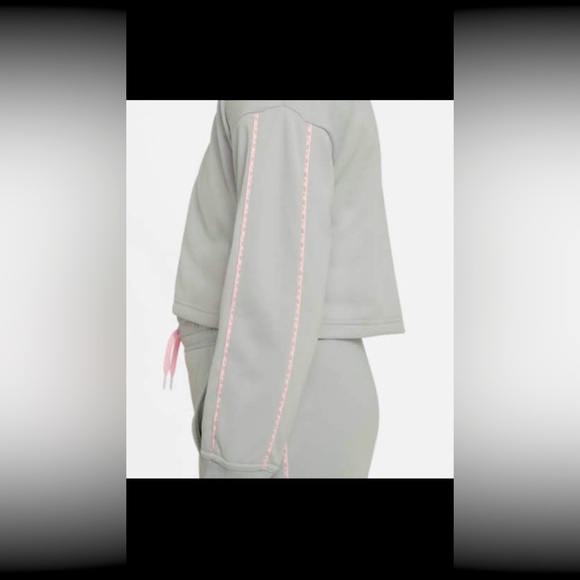 Girls small Nike sweatsuit pants and hoodie brand new with...
